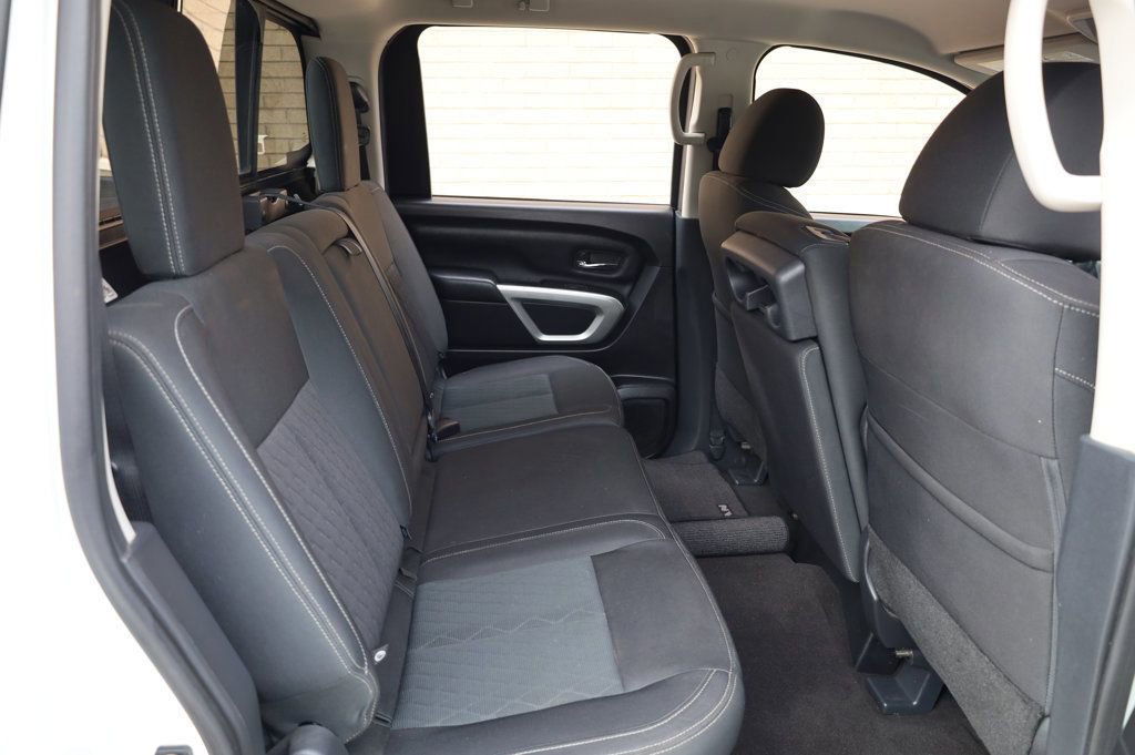 Used 2018 Nissan Titan SV image 22