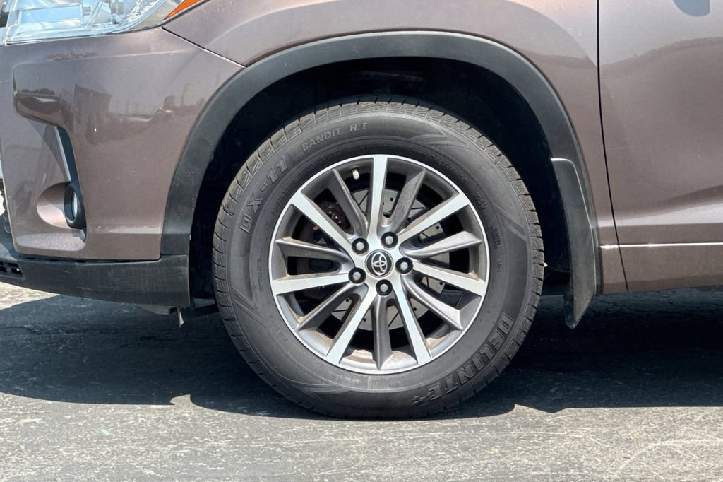 Used 2018 Toyota Highlander XLE AWD/4WD image 28