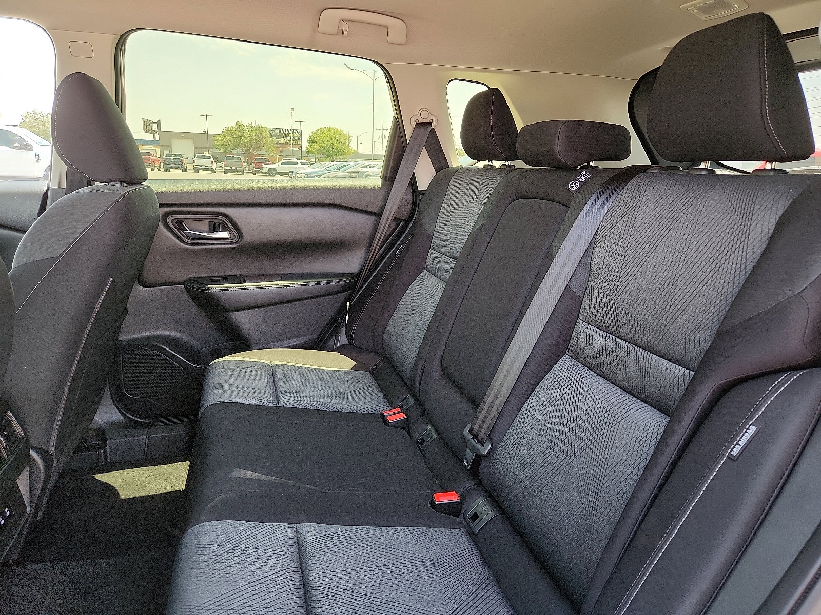 Used 2024 Nissan Rogue SV image 8