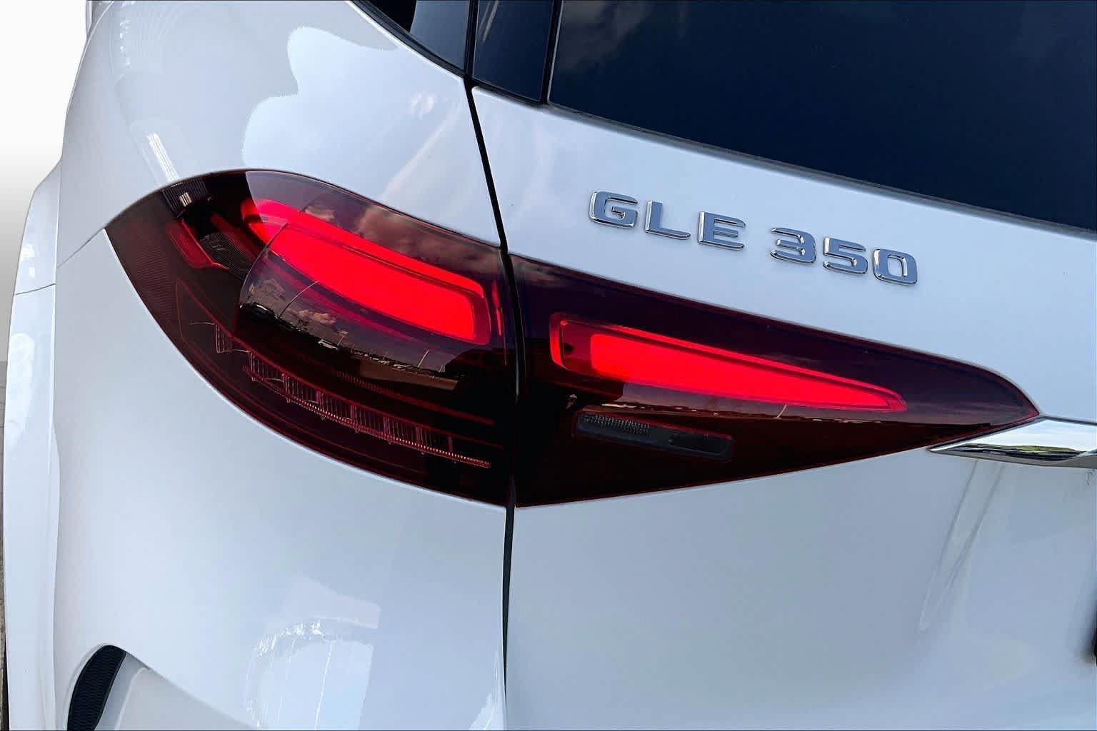 Used 2024 Mercedes-Benz GLE 350 4MATIC w/ AMG Line Exterior image 25