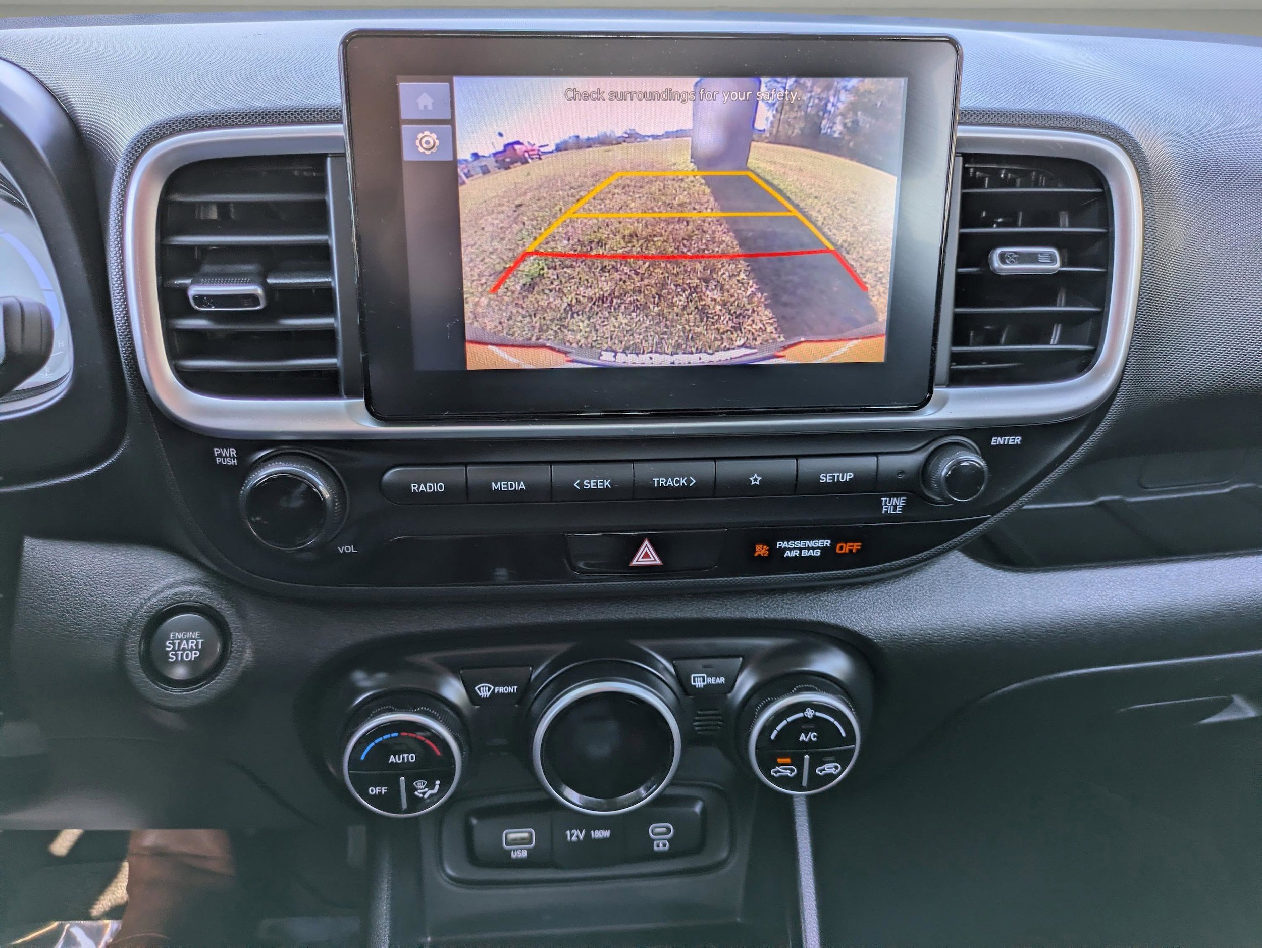 Used 2025 Hyundai Venue SEL FWD image 25