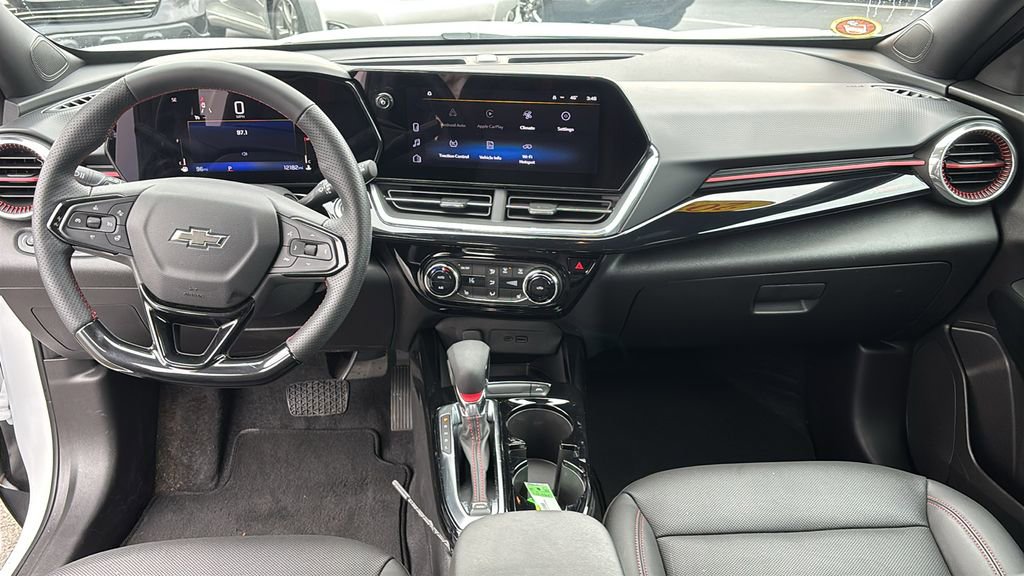 Used 2025 Chevrolet Trax RS w/ Sunroof Package image 12