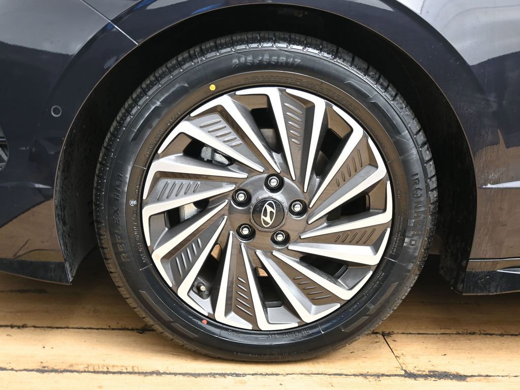 Used 2025 Hyundai Sonata Limited FWD image 12