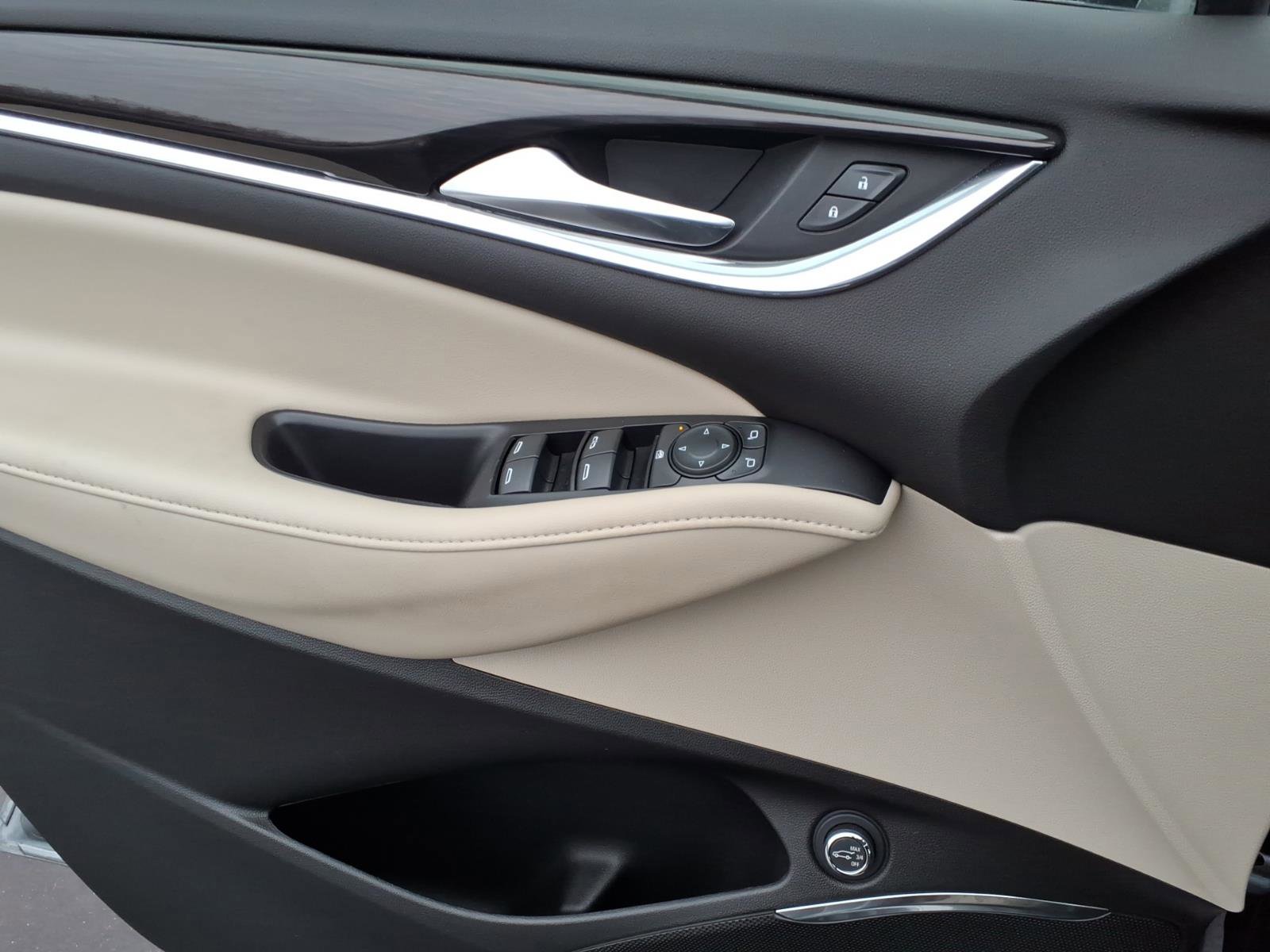 Used 2021 Buick Enclave Essence w/ Sound and Sites Package image 18