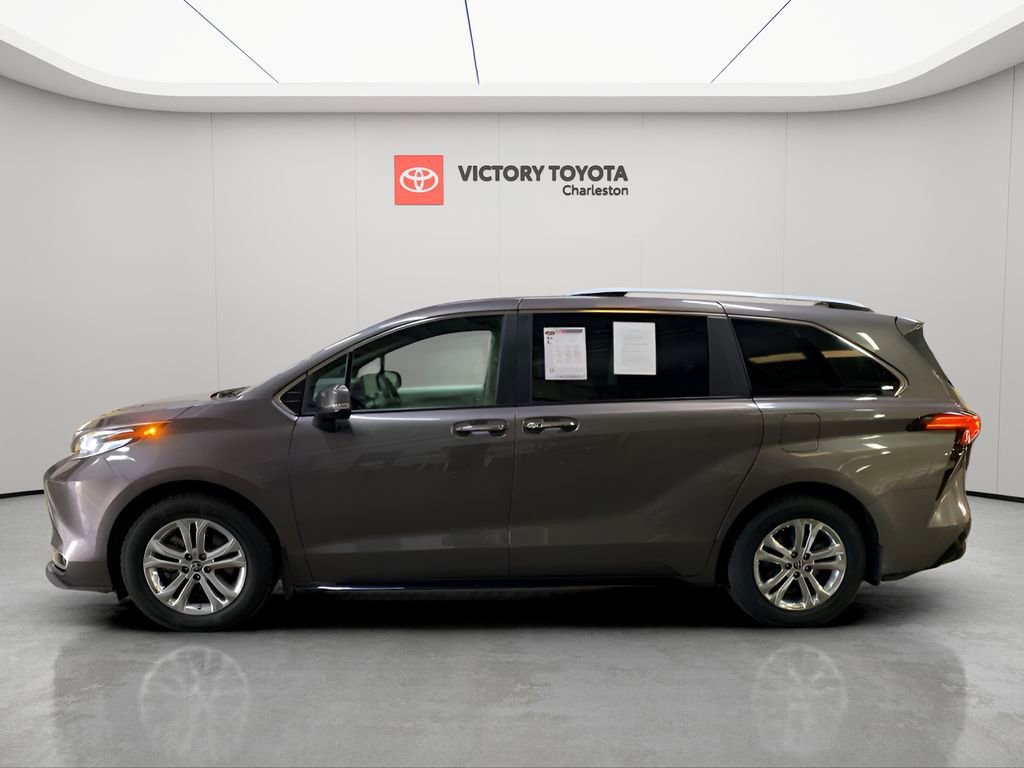 Used 2024 Toyota Sienna Platinum image 3