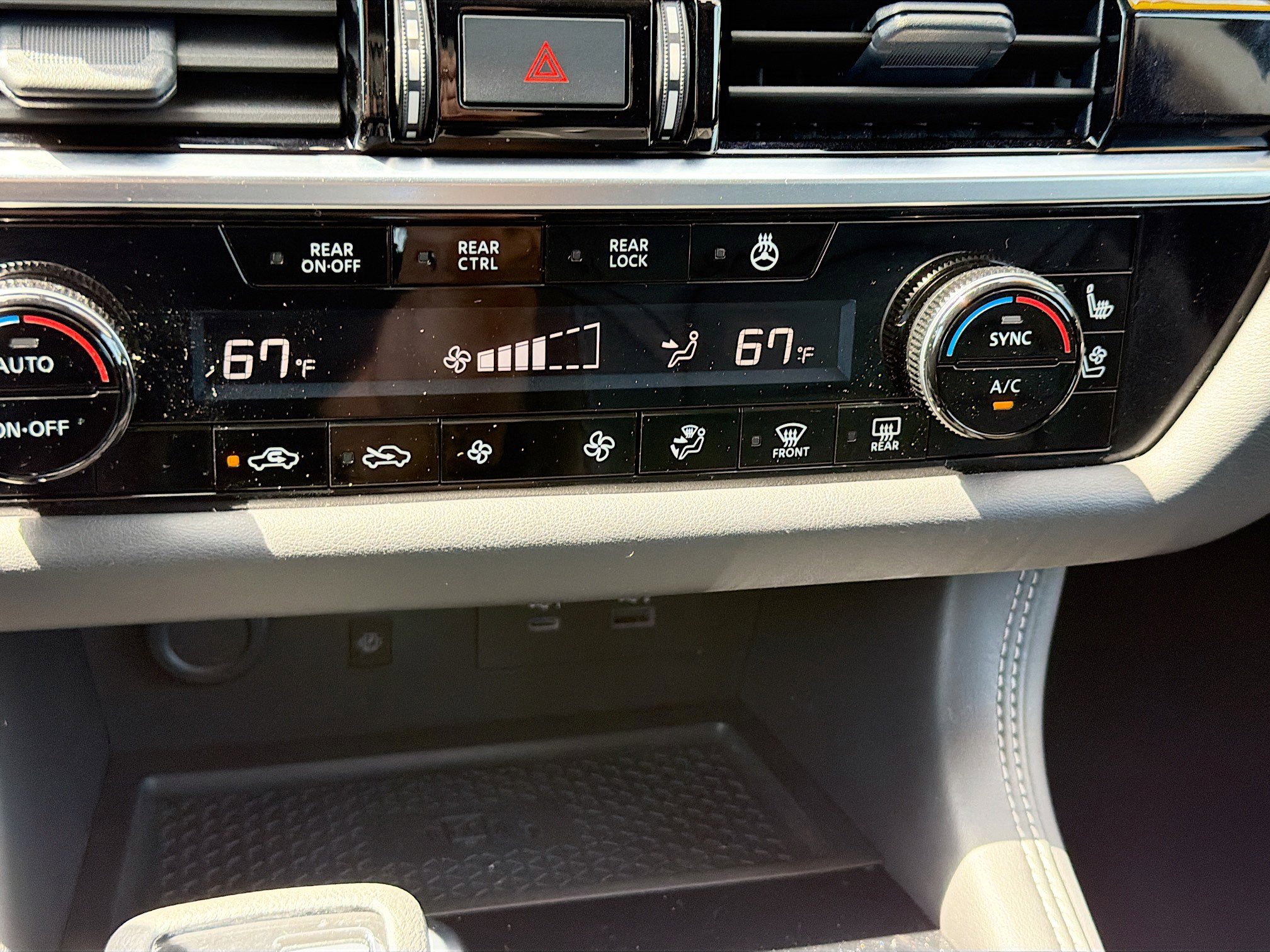 Used 2024 Nissan Pathfinder Platinum w/ Cargo Package FWD image 16