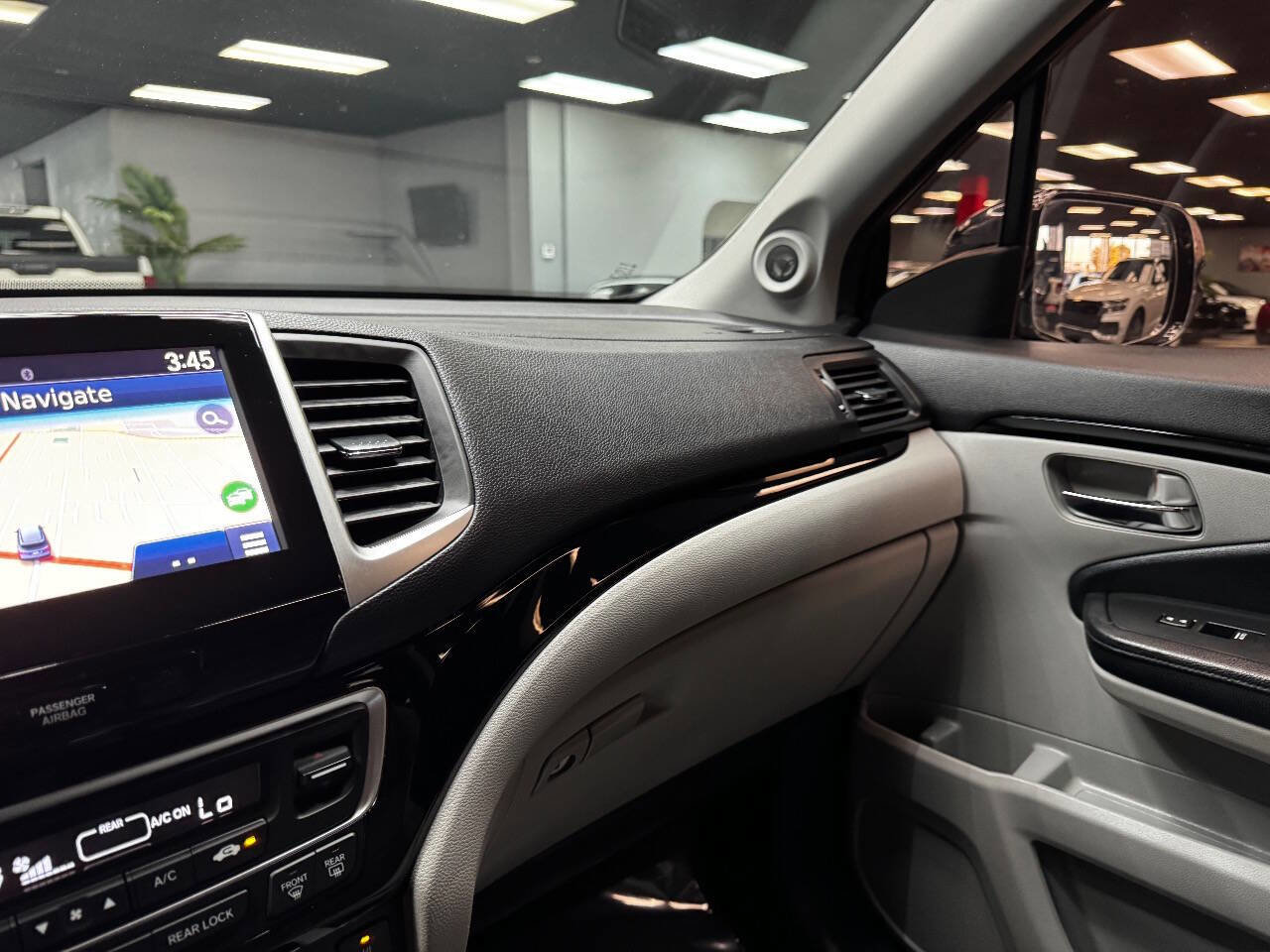 Used 2017 Honda Pilot Touring image 25