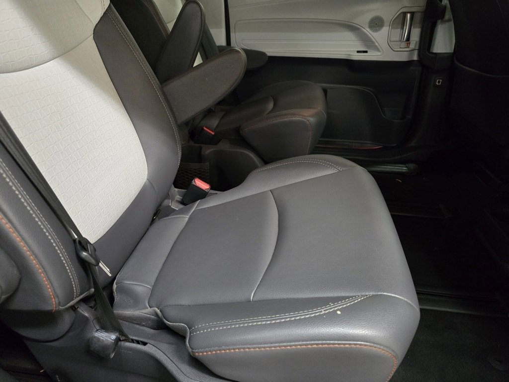 Certified 2021 Toyota Sienna XSE image 21