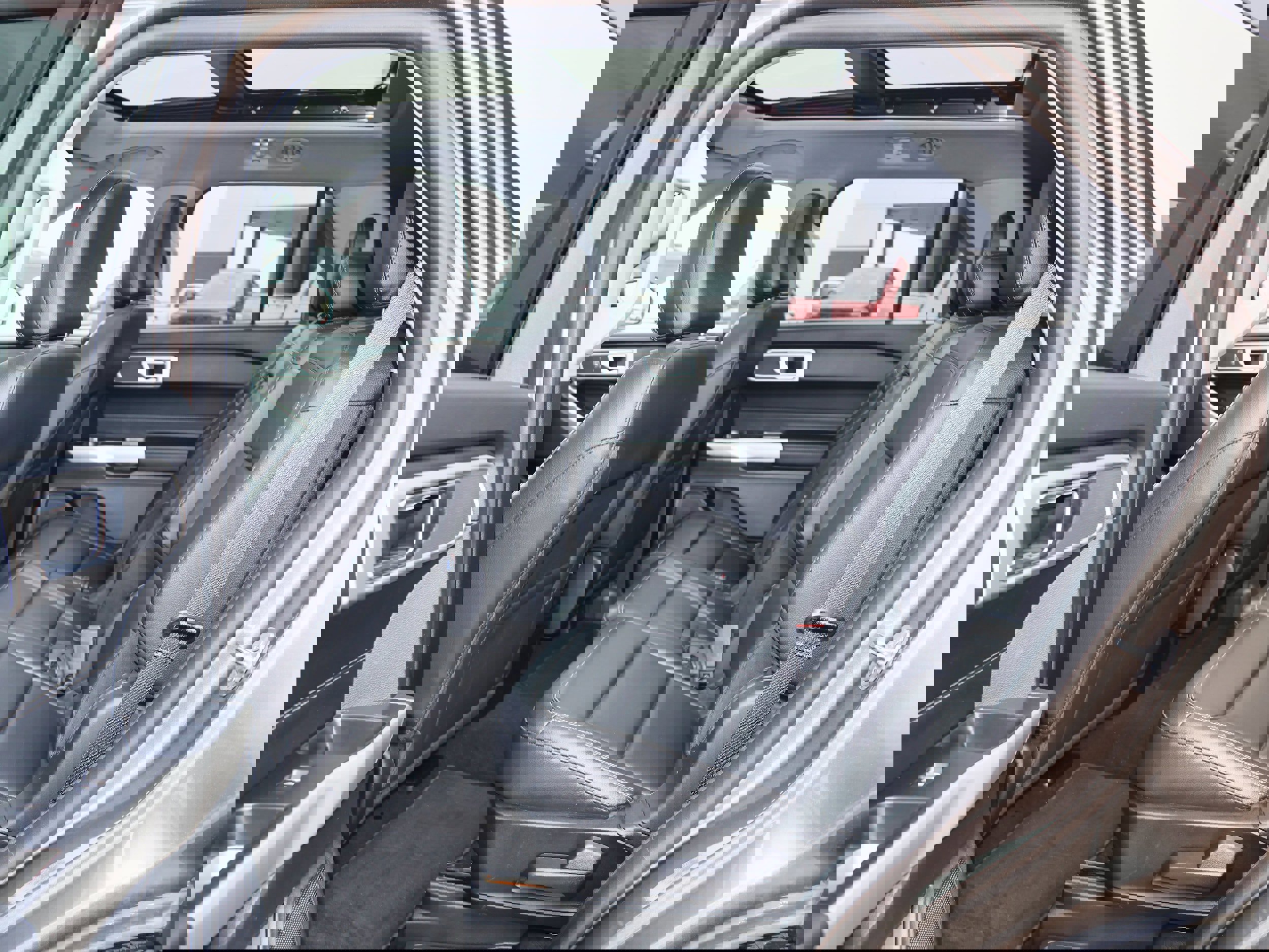 Used 2021 Ford Explorer XLT w/ Equipment Group 202A image 16