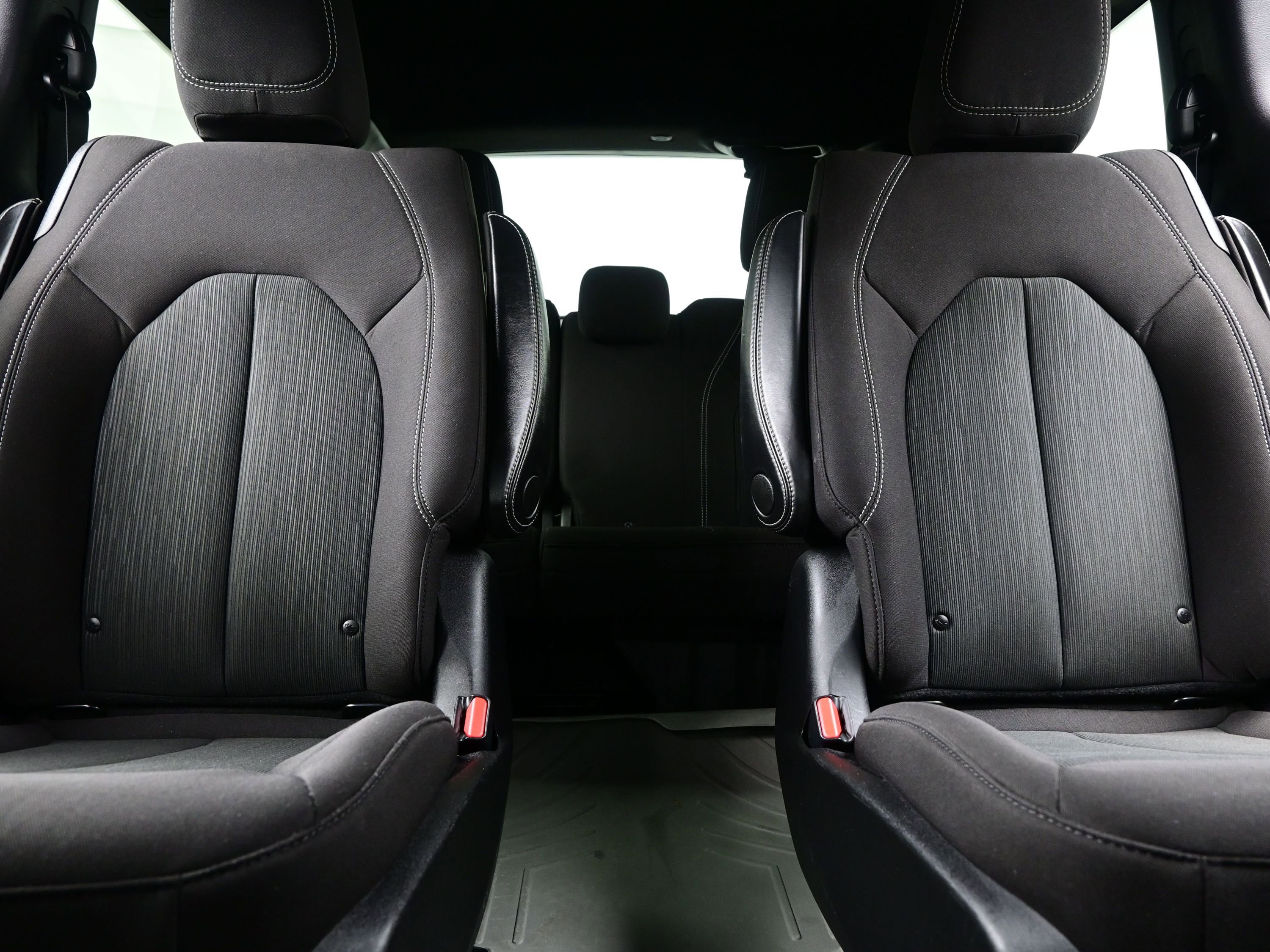 Used 2021 Chrysler Pacifica Touring w/ Uconnect Theater Family Group image 16