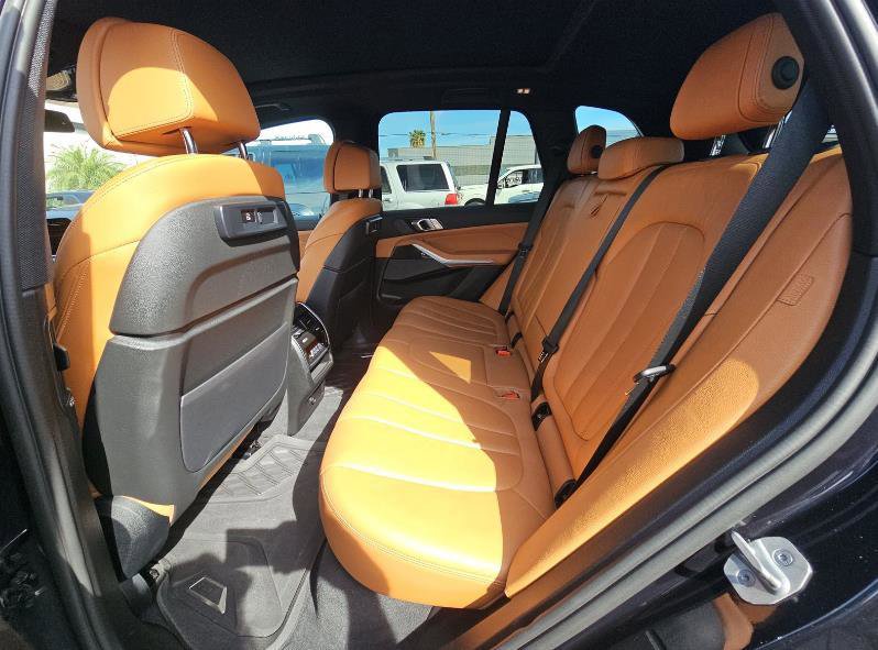 Used 2021 BMW X5 M50i w/ Premium Package image 9