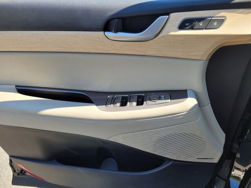 Used 2024 Hyundai Palisade Limited image 27