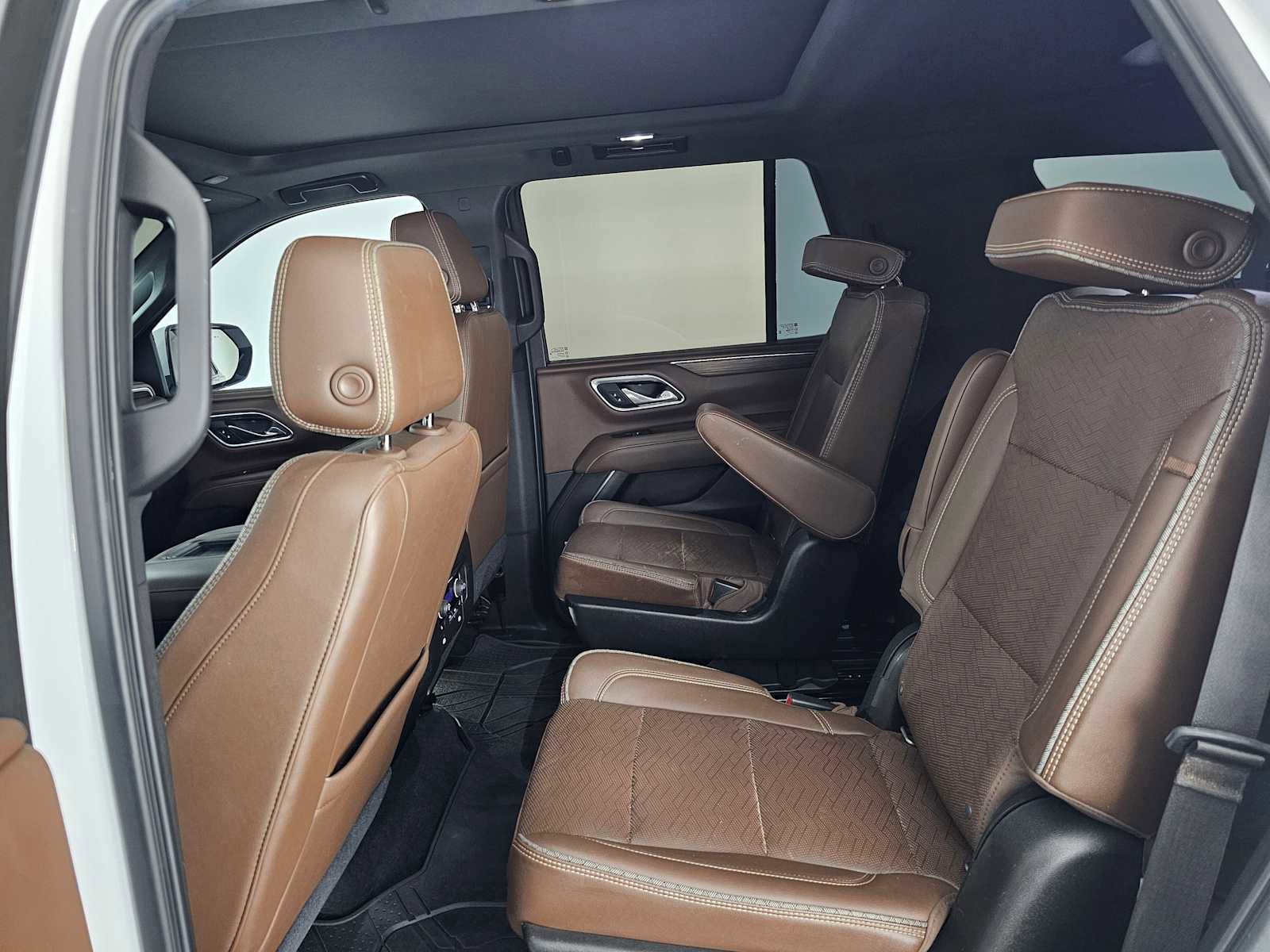 Used 2021 Chevrolet Tahoe High Country w/ Premium Package AWD/4WD image 18