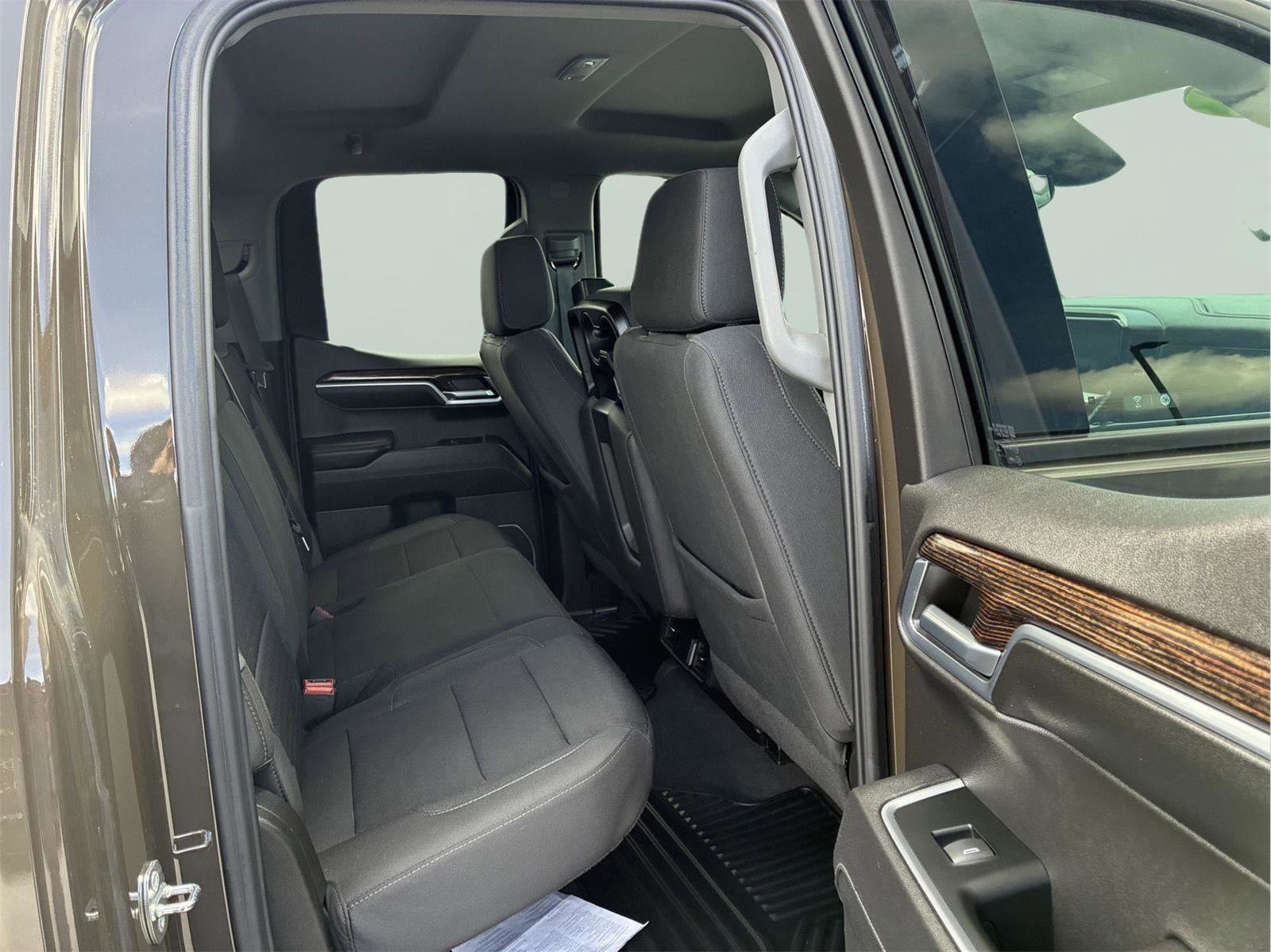 Used 2024 GMC Sierra 1500 Elevation AWD/4WD image 3