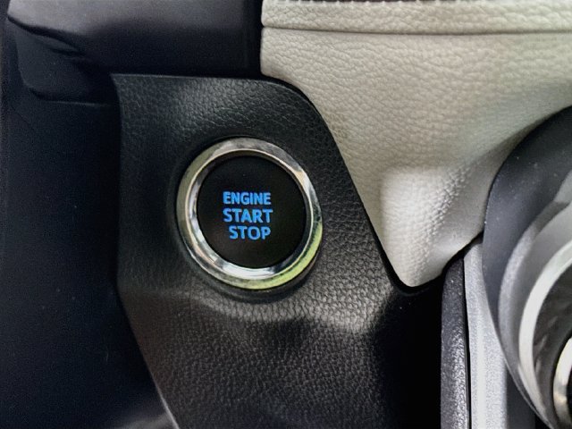 Used 2022 Toyota RAV4 Limited FWD image 18