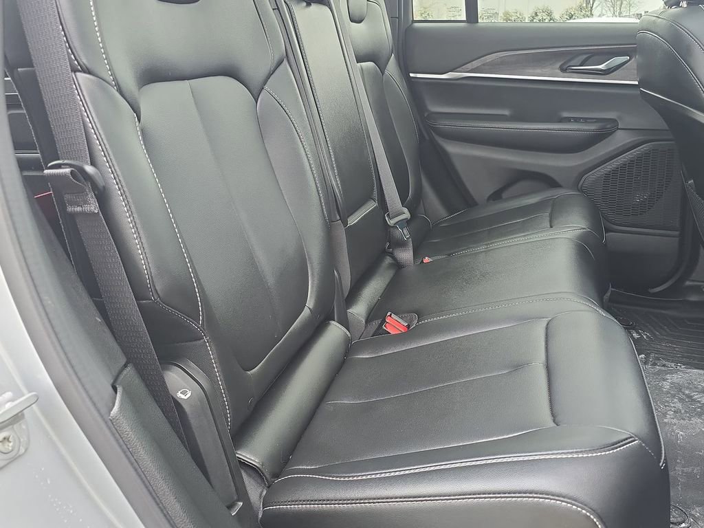 Used 2025 Jeep Grand Cherokee Limited w/ Black Appearance Package image 28