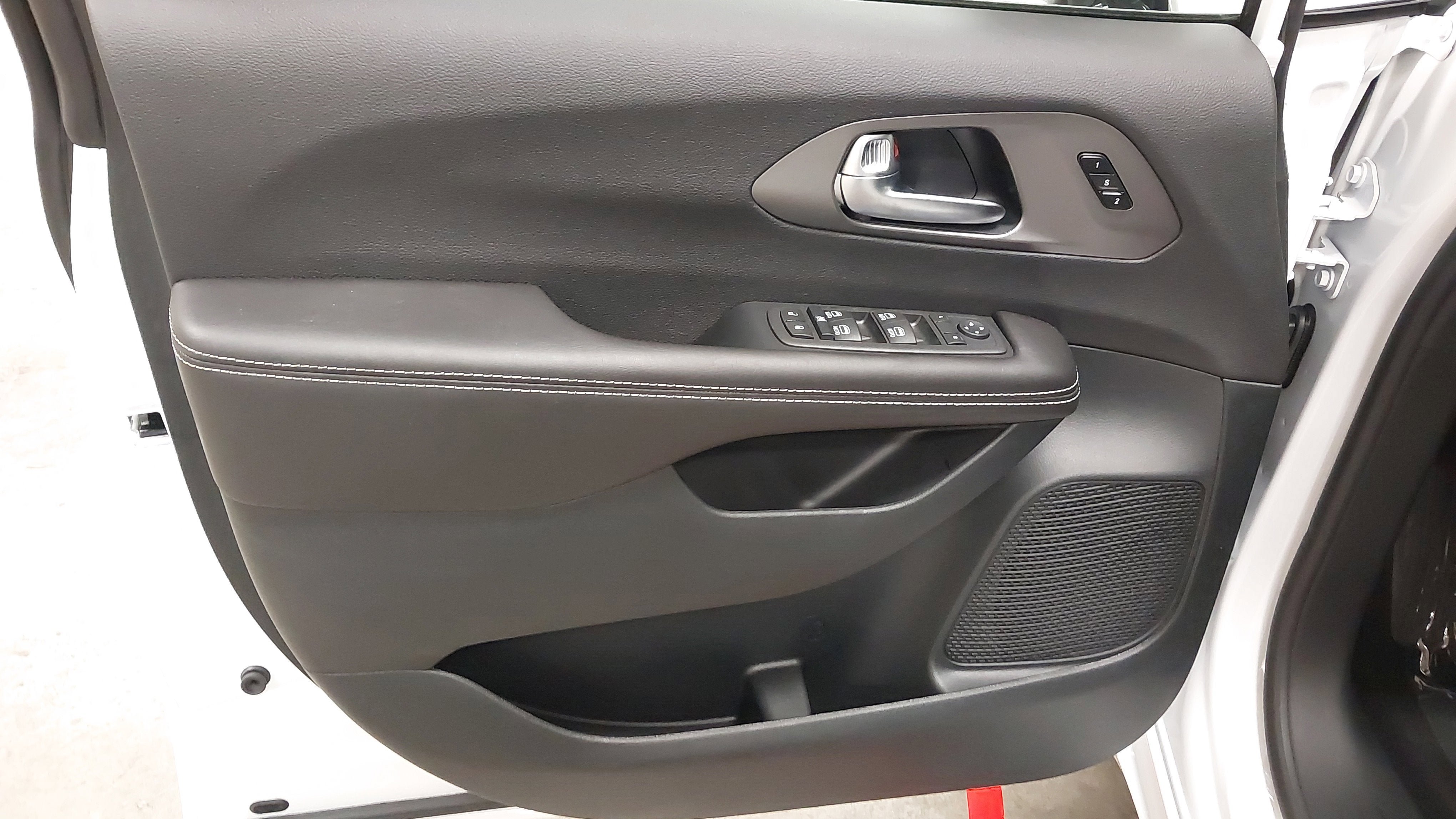 New 2027 Chrysler Pacifica Select FWD image 24