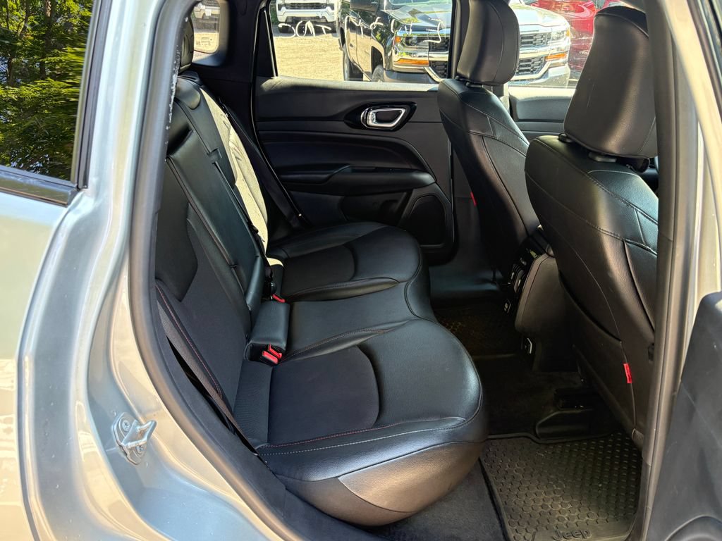 Used 2025 Jeep Compass Trailhawk AWD/4WD image 26