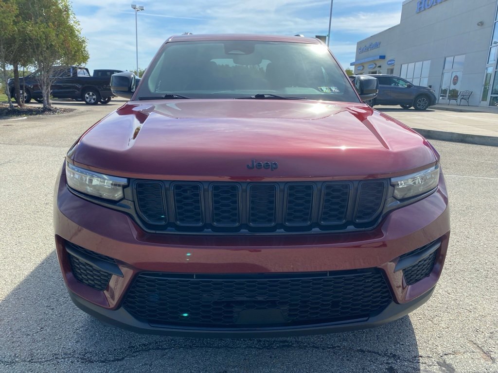 Used 2023 Jeep Grand Cherokee Altitude image 8