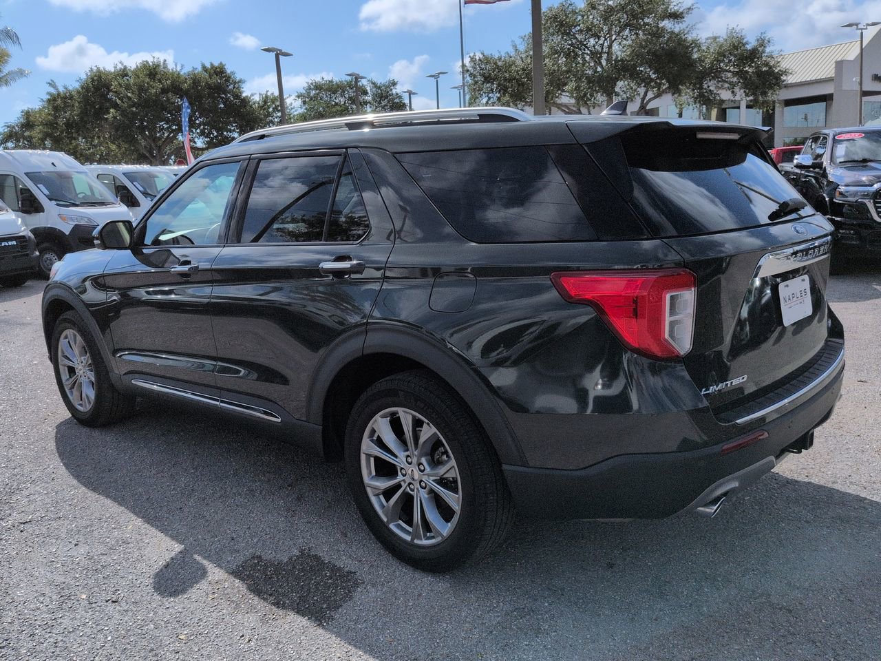 Used 2022 Ford Explorer Limited w/ Equipment Group 301A AWD/4WD image 7