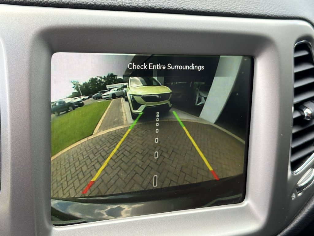 Used 2020 Jeep Compass Latitude w/ Popular Equipment Group FWD image 23