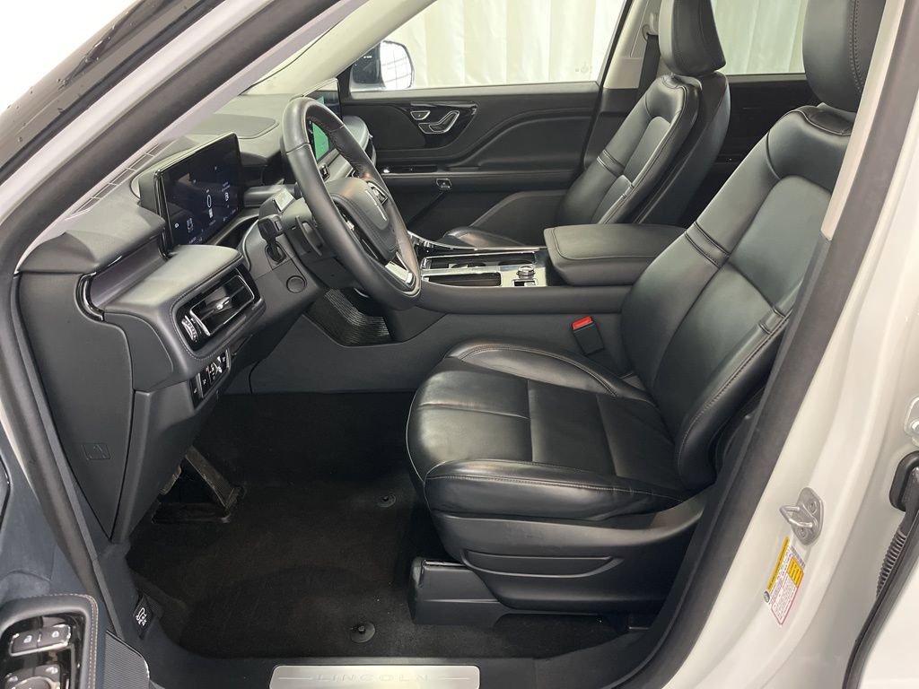 Used 2025 Lincoln Aviator AWD w/ Jet Appearance Package image 4