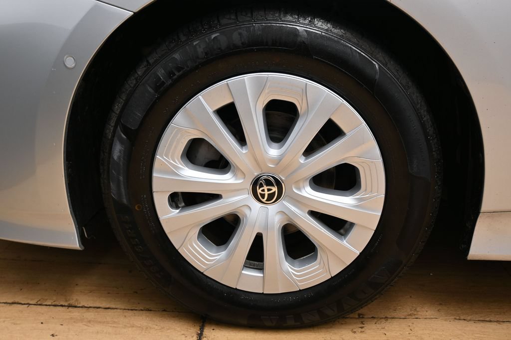 Used 2022 Toyota Prius LE FWD image 11