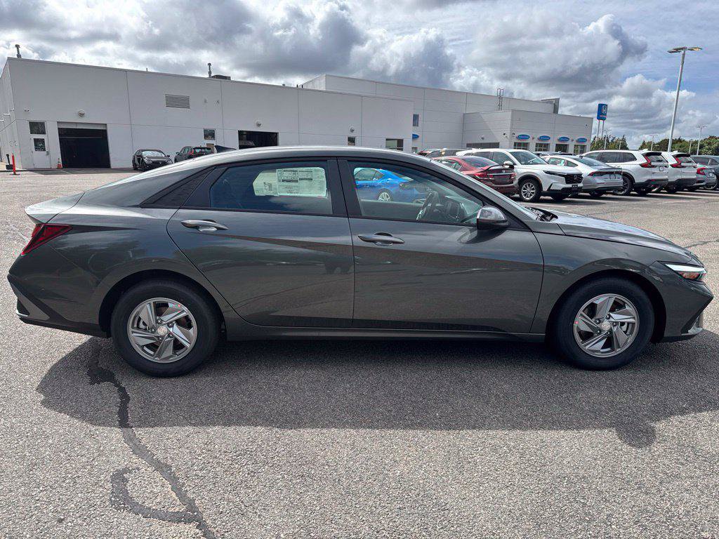 New 2026 Hyundai Elantra SE FWD image 6