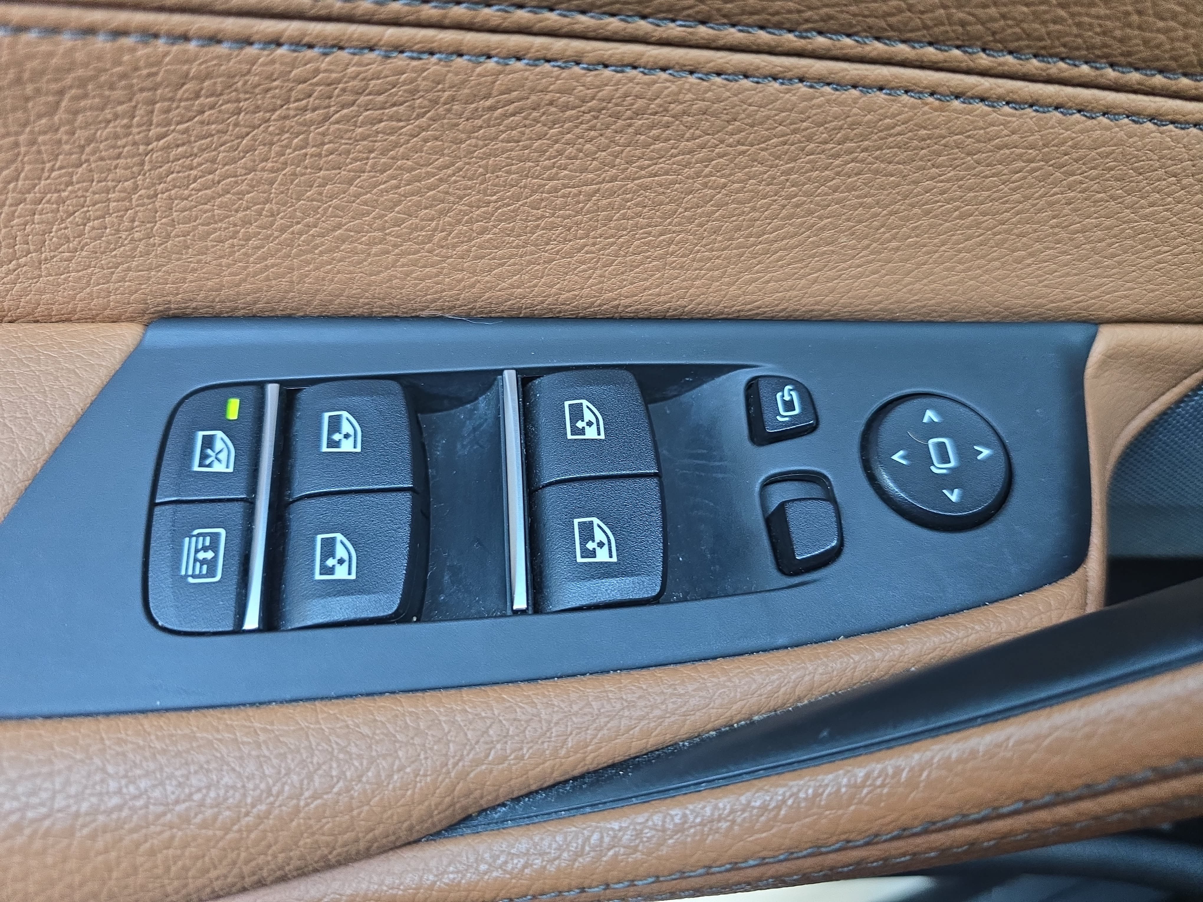 Used 2018 BMW 540i RWD image 24
