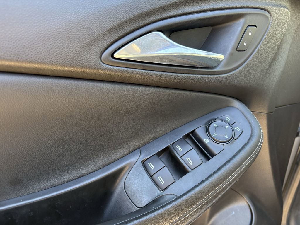 Used 2021 Buick Encore GX Select w/ Sport Touring Package image 11