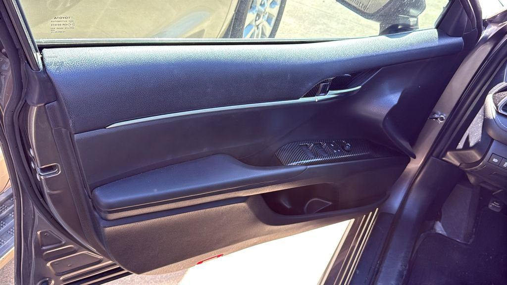 Used 2022 Toyota Camry SE FWD image 5