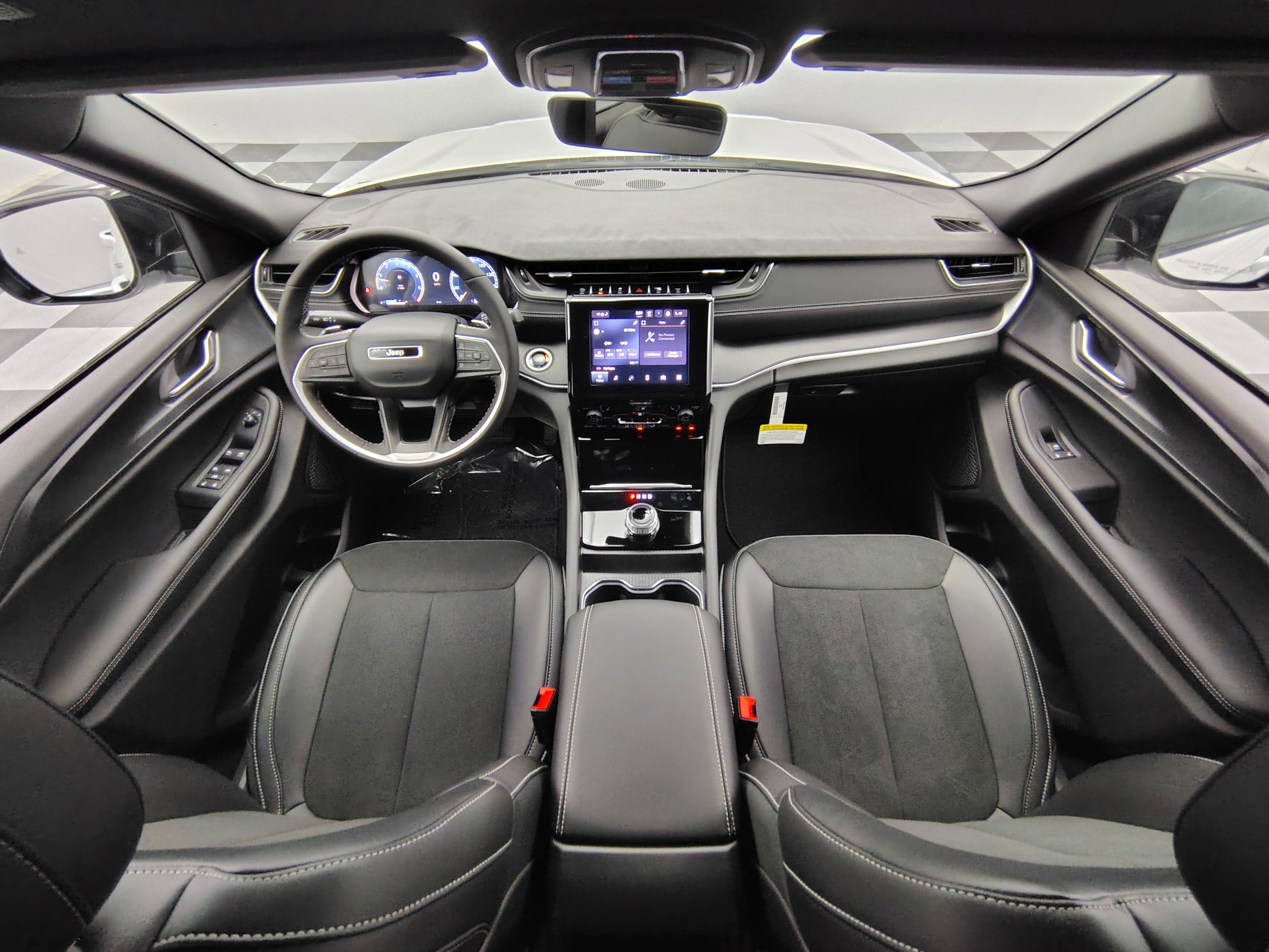 New 2025 Jeep Grand Cherokee Altitude image 2