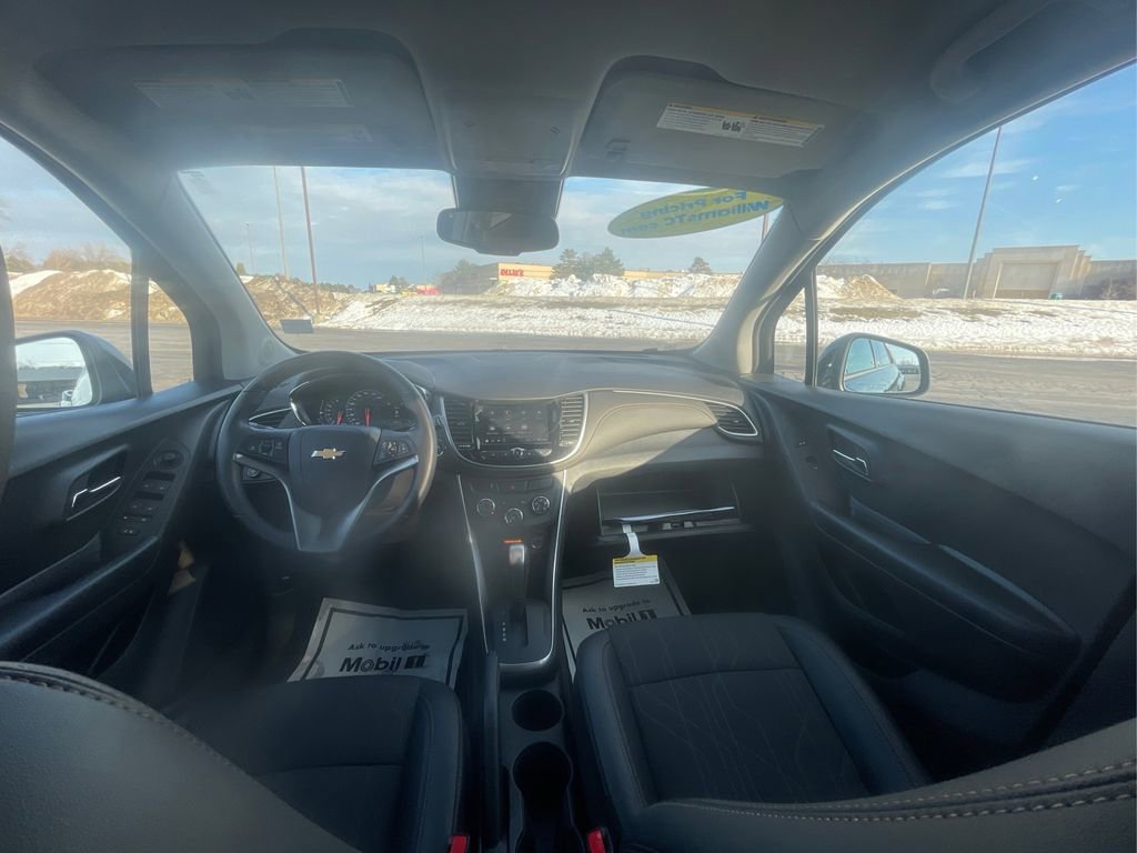 Used 2022 Chevrolet Trax LT w/ LT Convenience Package image 23