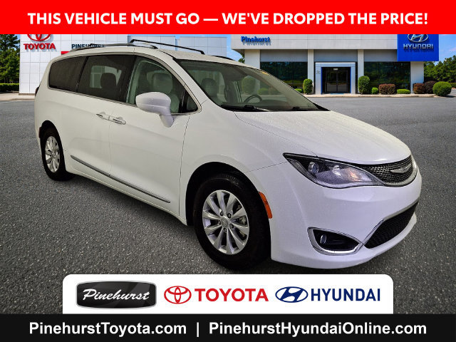 Used 2018 Chrysler Pacifica Touring-L FWD image 1