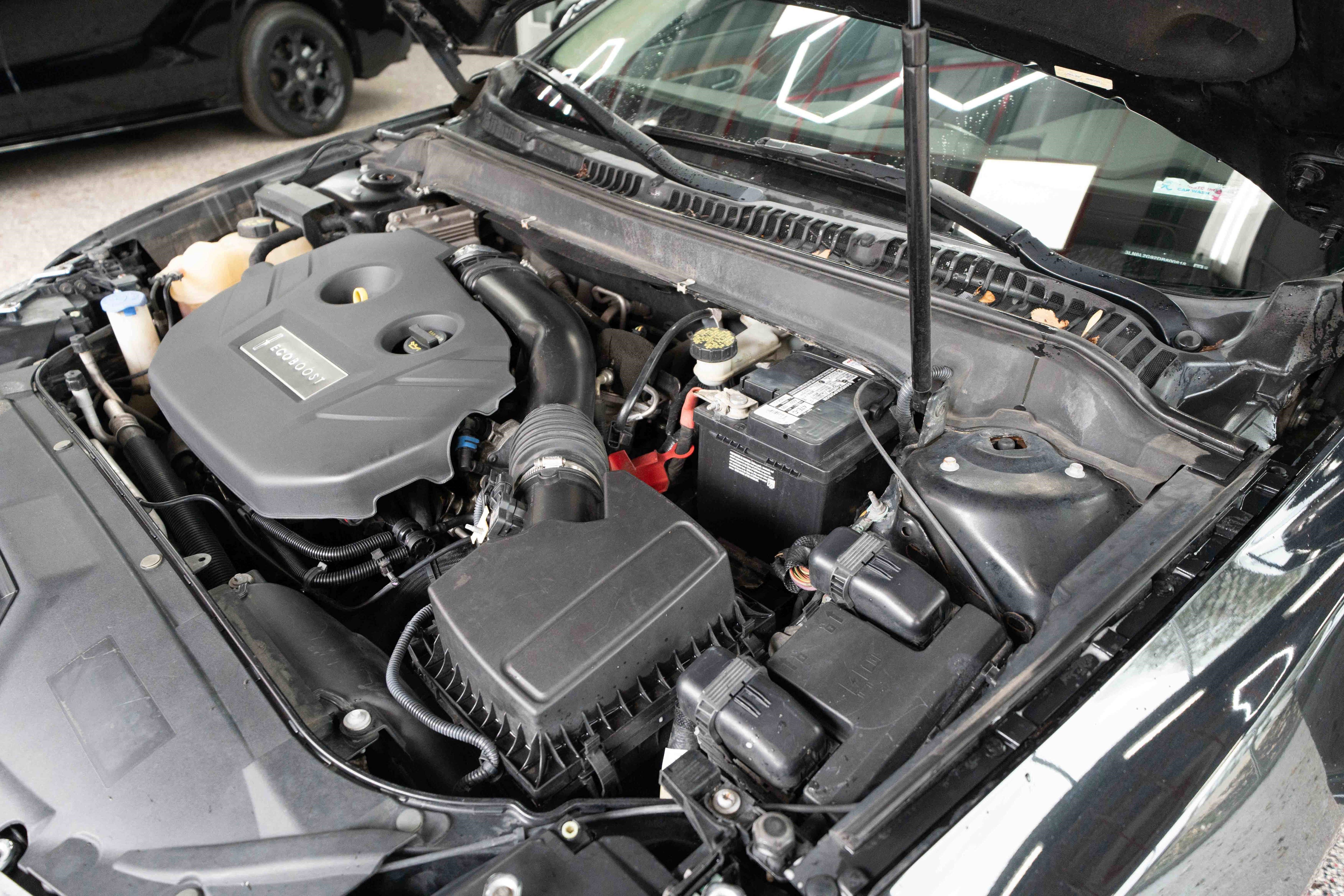 Used 2013 Lincoln MKZ image 32