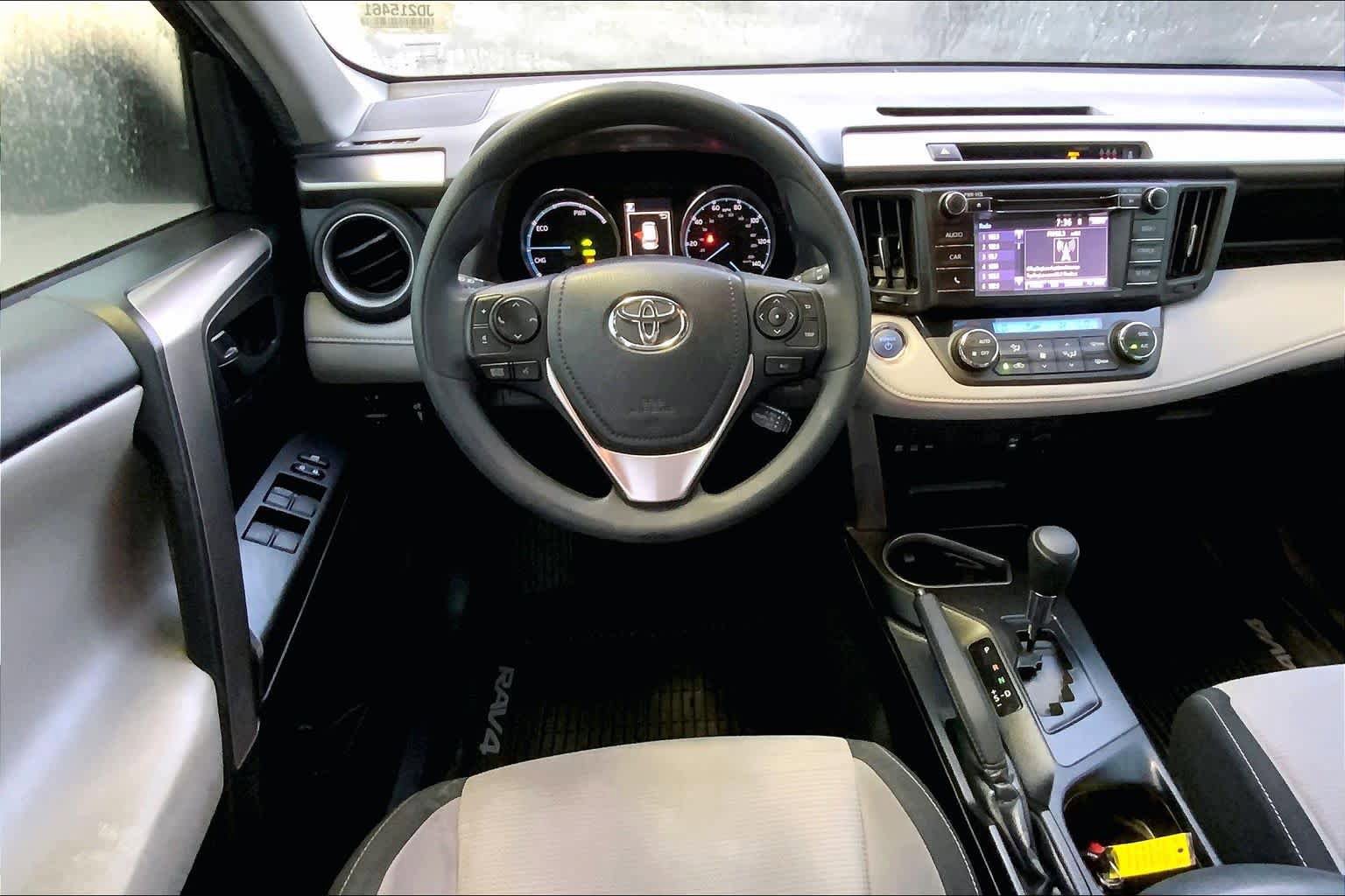 Used 2018 Toyota RAV4 LE AWD/4WD image 6