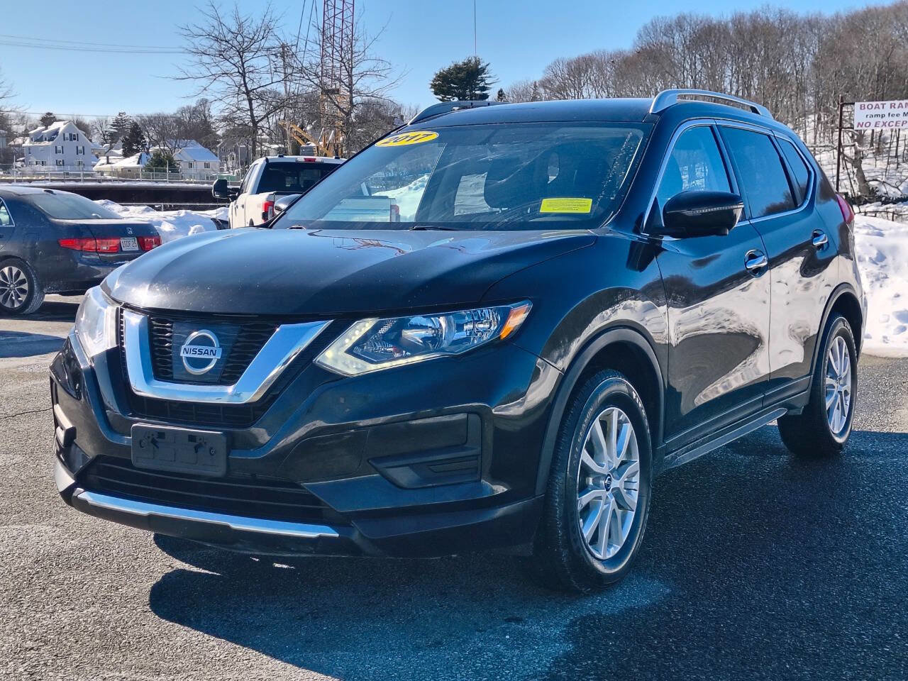 Used 2017 Nissan Rogue SV w/ SV Premium Package image 3