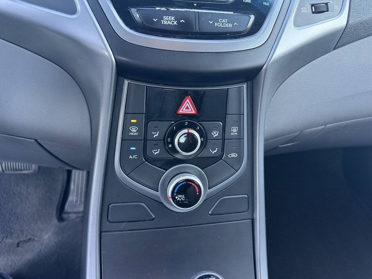 Used 2014 Hyundai Elantra SE FWD image 17