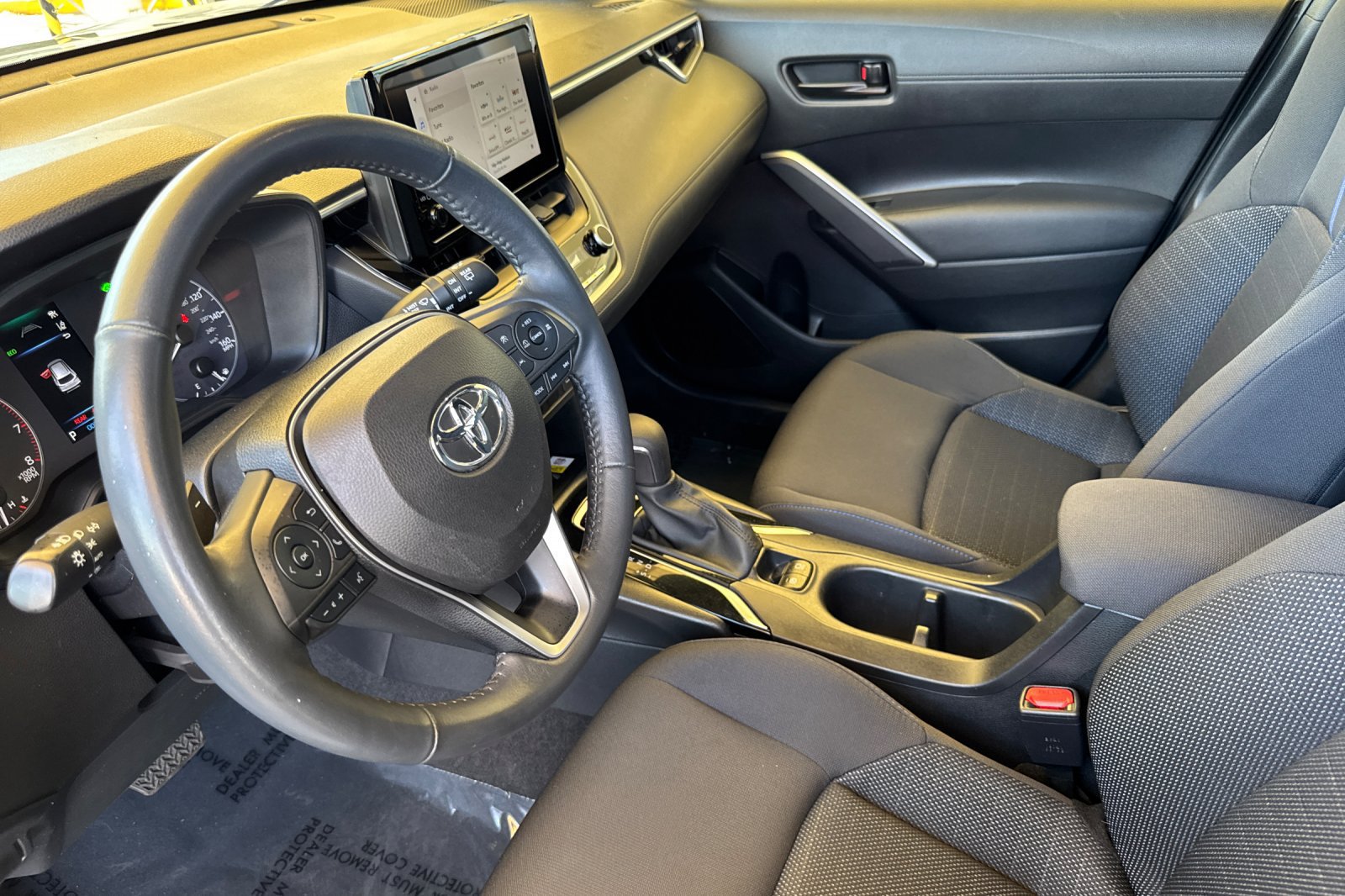 Used 2023 Toyota Corolla Cross AWD Hybrid image 11