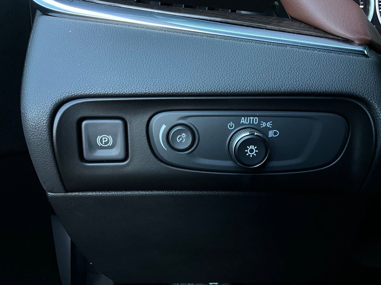 Used 2018 Buick Enclave Avenir w/ Avenir Technology Package image 27