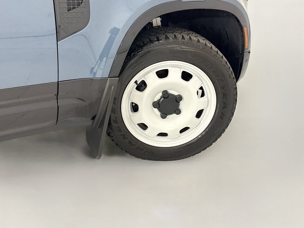 Certified 2025 Land Rover Defender 110 S AWD/4WD image 31
