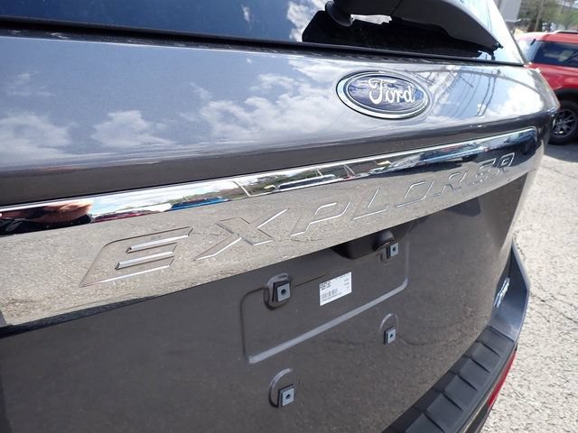 Used 2023 Ford Explorer XLT w/ Equipment Group 202A AWD/4WD image 7