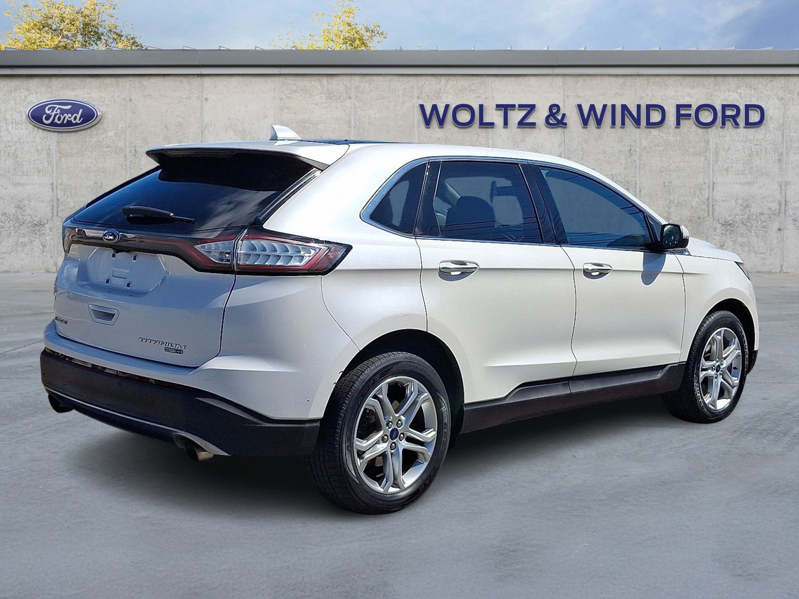 Used 2017 Ford Edge Titanium w/ Technology Package AWD/4WD image 6