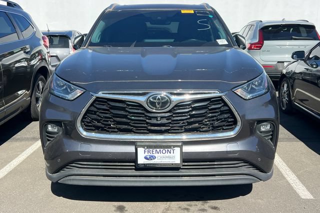Used 2024 Toyota Highlander Limited AWD/4WD image 3