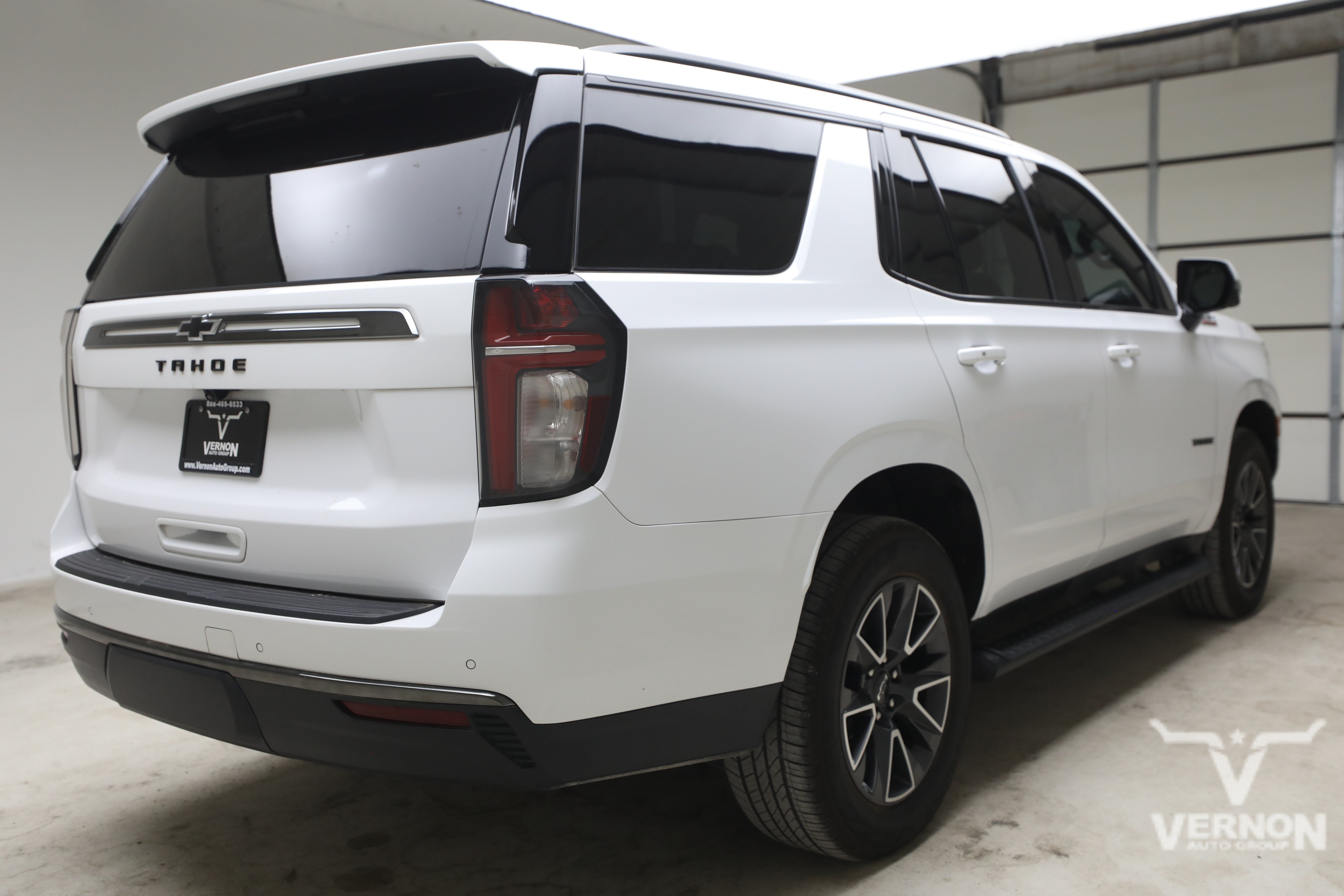 Used 2022 Chevrolet Tahoe Z71 w/ Luxury Package AWD/4WD image 5