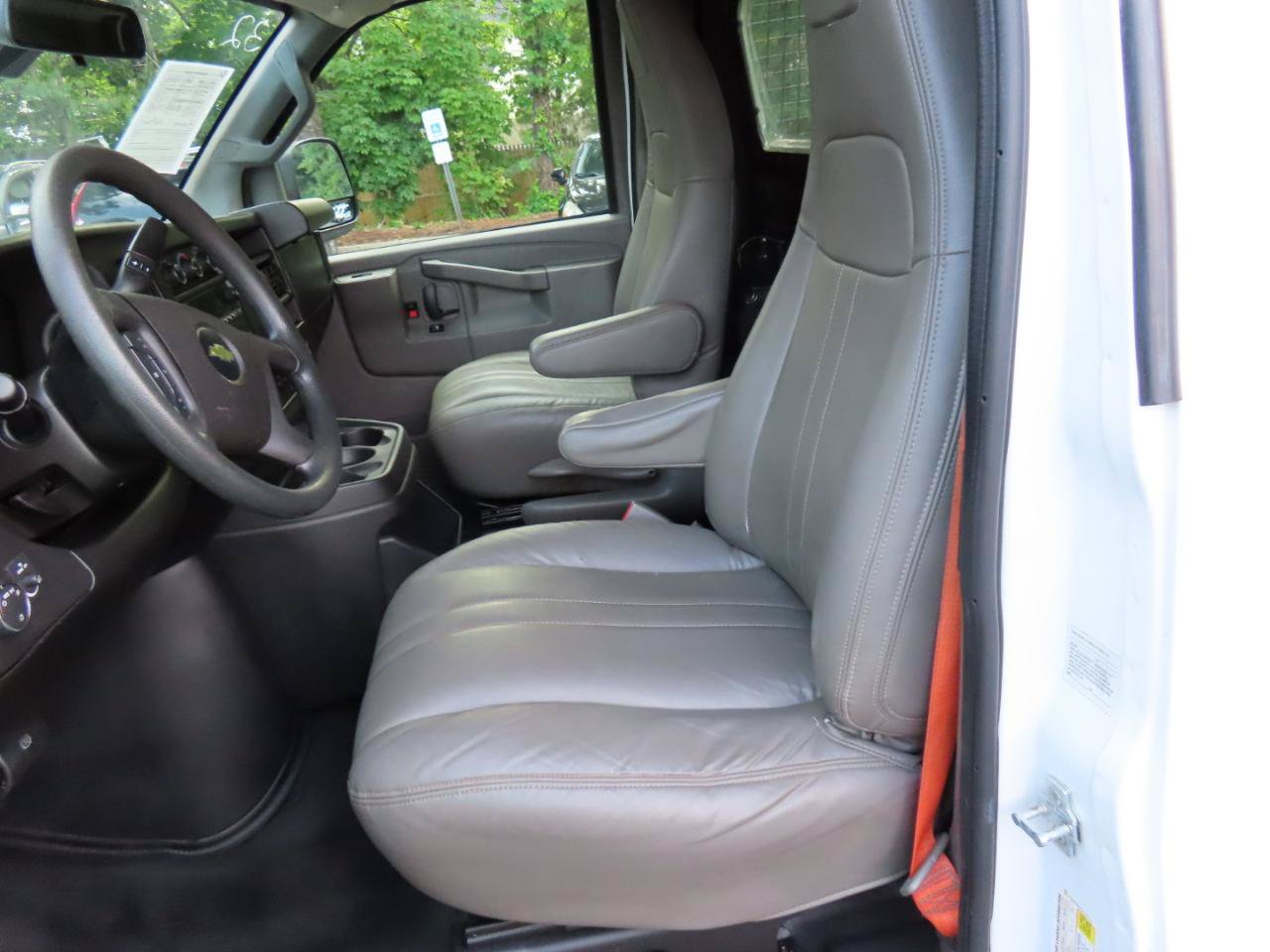 Used 2018 Chevrolet Express 2500 w/ Driver Convenience Package RWD image 20