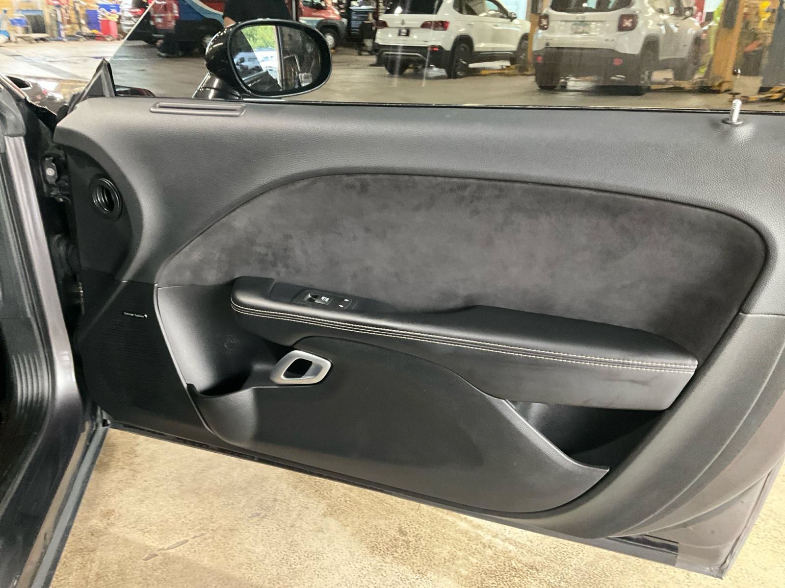 Used 2016 Dodge Challenger SRT w/ Technology Group RWD image 18
