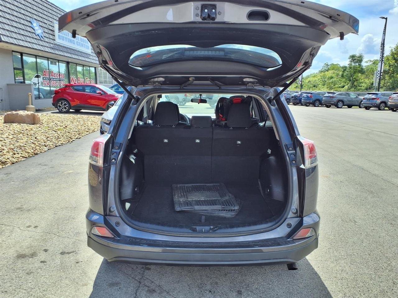 Used 2016 Toyota RAV4 LE AWD/4WD image 9