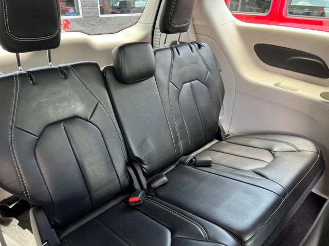 Certified 2023 Chrysler Pacifica Touring-L FWD image 13