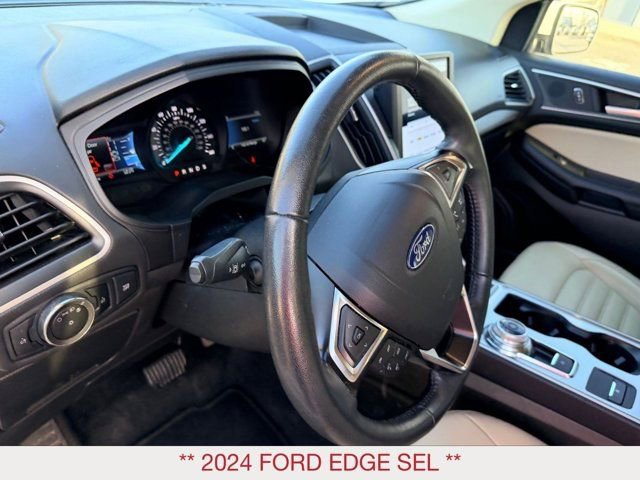 Used 2024 Ford Edge SEL AWD/4WD image 17
